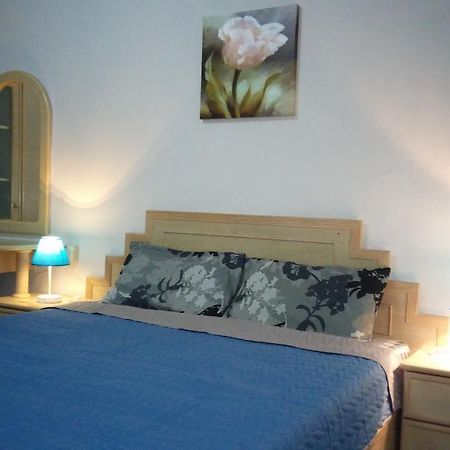 Pinang Beach Apartment @ Bayu Emas Бату Феринги Екстериор снимка