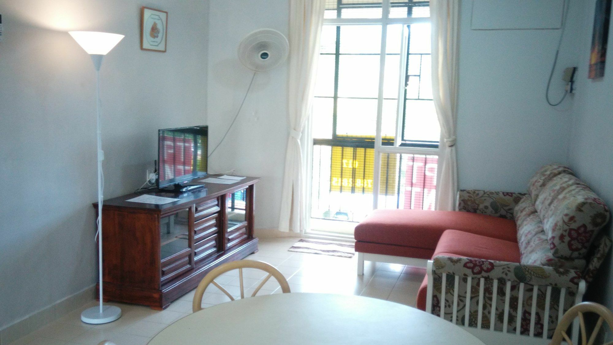 Pinang Beach Apartment @ Bayu Emas Бату Феринги Екстериор снимка